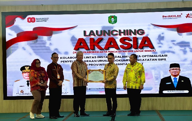 Wali Kota Pontianak Edi Kamtono memberikan dukungan penuh program AKASIA yang mempermudah layanan administrasi kependudukan di Kalbar