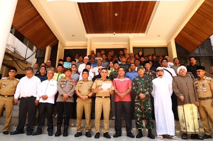 Wali Kota Pontianak Edi Rusdi Kamtono memberikan imbauan demo damai mahasiswa di Pontianak